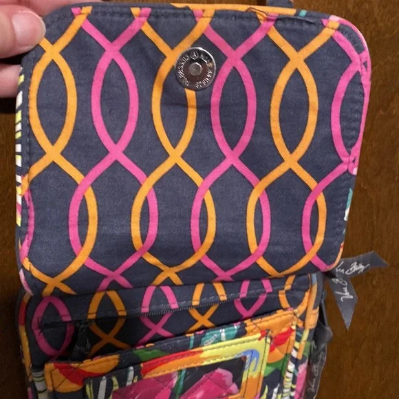 VERA BRADLEY floral adjustable crossbody purse. Pockets everywhere! Pretty!! - Picture 10 of 16